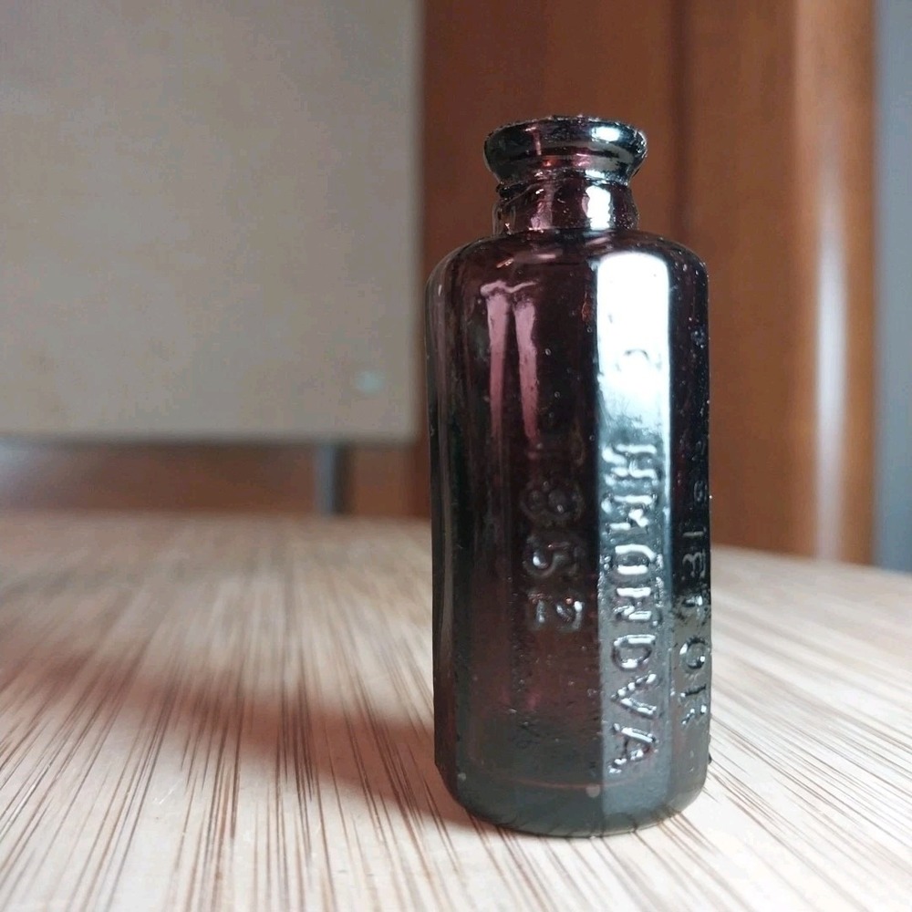 Vtg Lot Of 3 Miniature Bitters Bottles.Purple 2", Amber Wheaton 2", Clear 1 1/4" - Picture 6 of 14